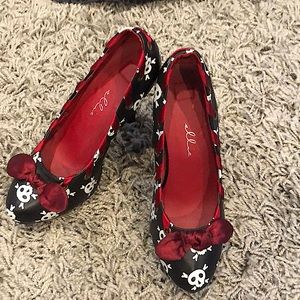 Adorable skull heels